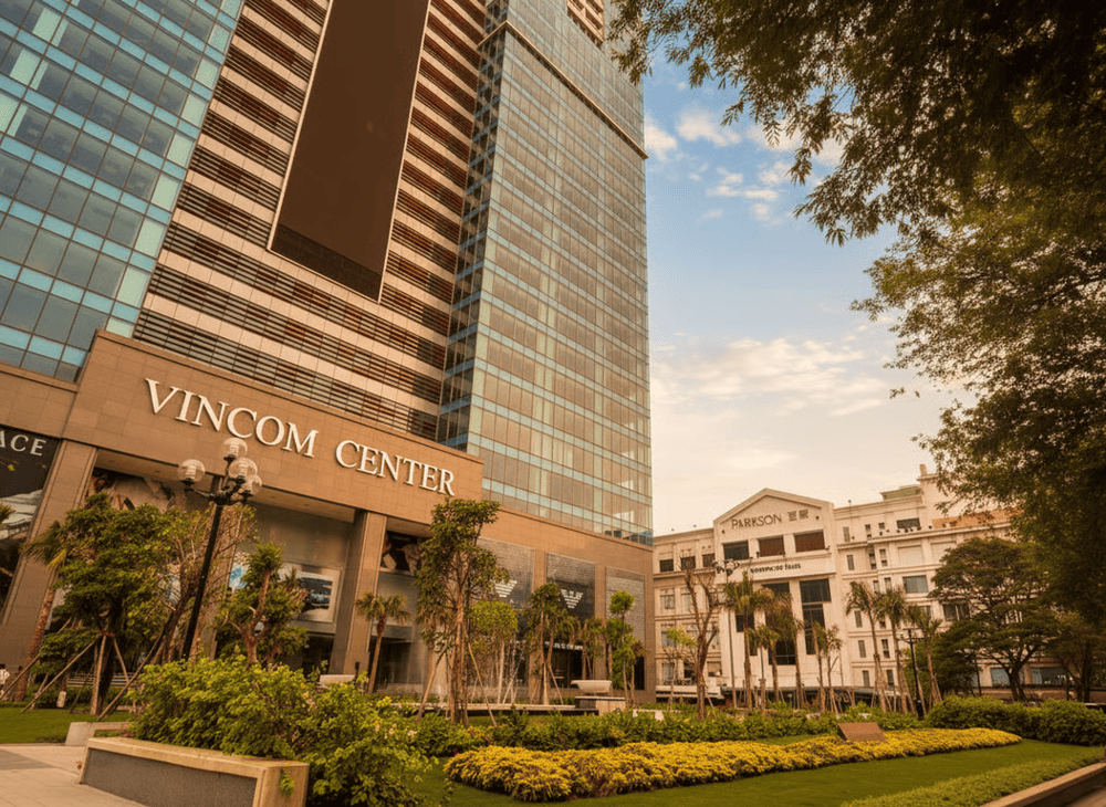 Du khách có thể kết hợp mua sắm và dạo chơi tại công viên Vinhome